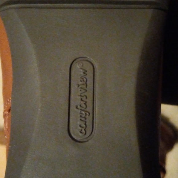 NWOT Booties (9.5 WW) - Picture 10 of 10